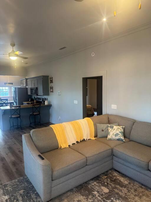 Apartmán Local With A Side Of Cozy Enterprise Exteriér fotografie